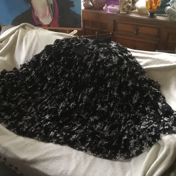New Norma Kamali black & white layered ruffle maxi skirt delicate flowers XS - Picture 3 of 9